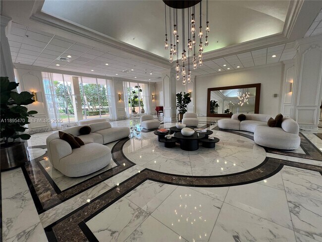 Building Photo - 5600 Collins Ave