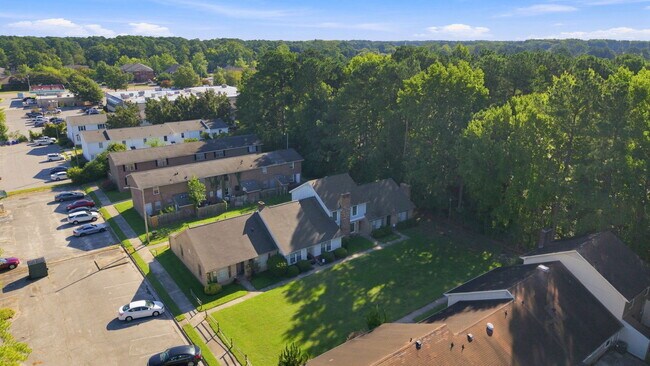 Building Photo - 126 Oakmont Dr