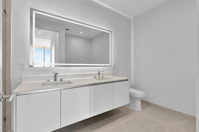 Building Photo - 220 Lake Shore Dr