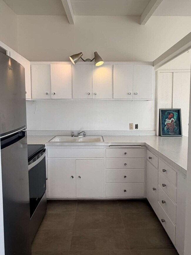 Building Photo - Convenient Oasis  2 Bedrooms / 2 Bathrooms