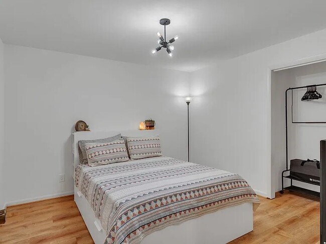 Building Photo - 1304 Lawrence Ave