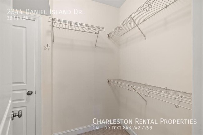 Building Photo - 2344 Daniel Island Dr