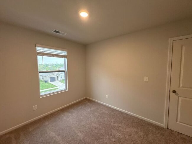 Building Photo - Charming 3-Bedroom Home with Convenient Lo...