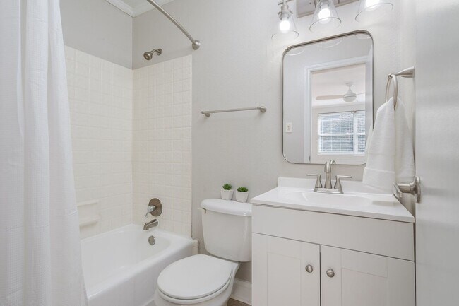 Building Photo - One Bedroom Across From Walking & Biking Trails in Fisher Park - Water & Parking Included