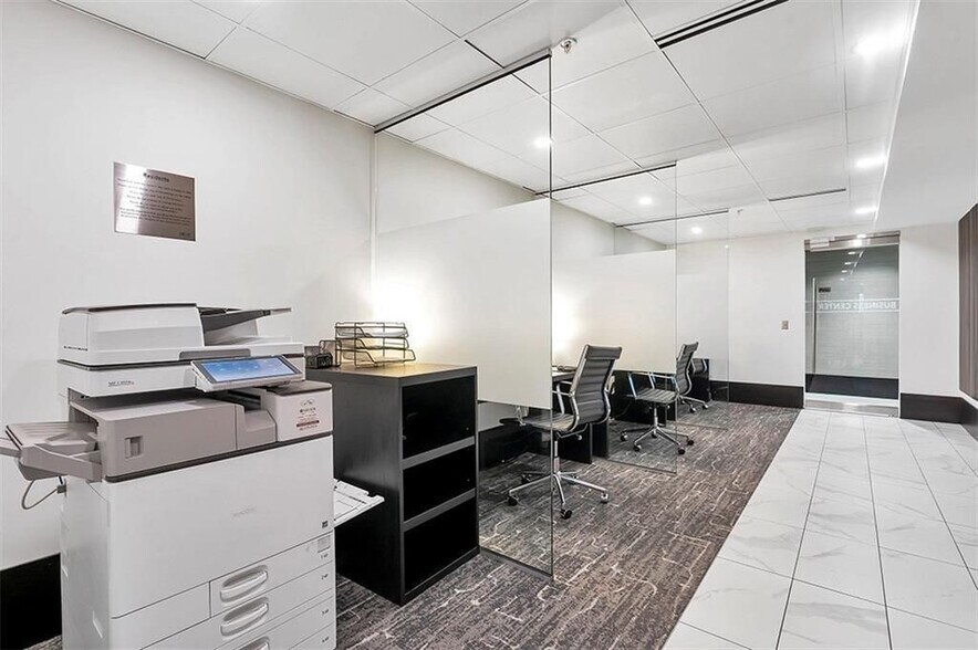 Building Photo - 400 W Peachtree St NW