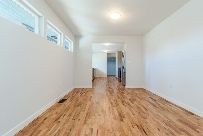 Building Photo - Beautifully Redesigned Home in Quiet Neighborhood