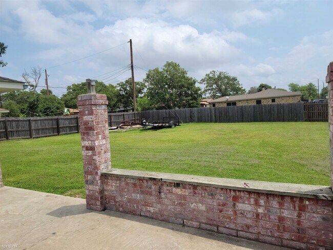 Building Photo - 3 br, 2 bath House - 3900 Windwood Cir