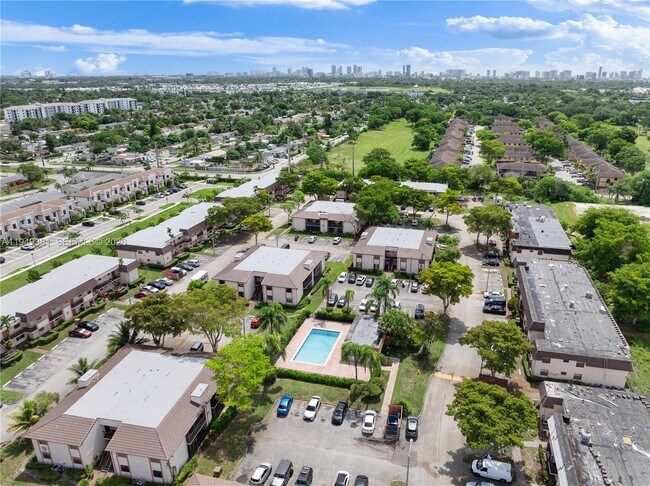 Building Photo - 20905 NE 8th Ct