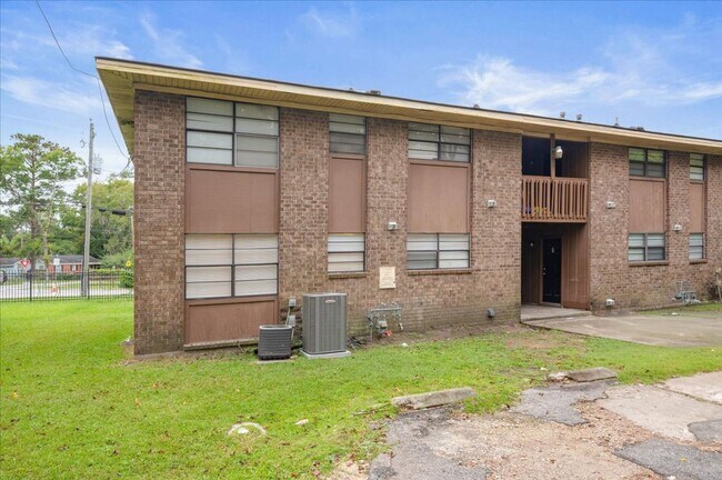 Building Photo - 2-Bedroom Apartment in Convenient Savannah Location