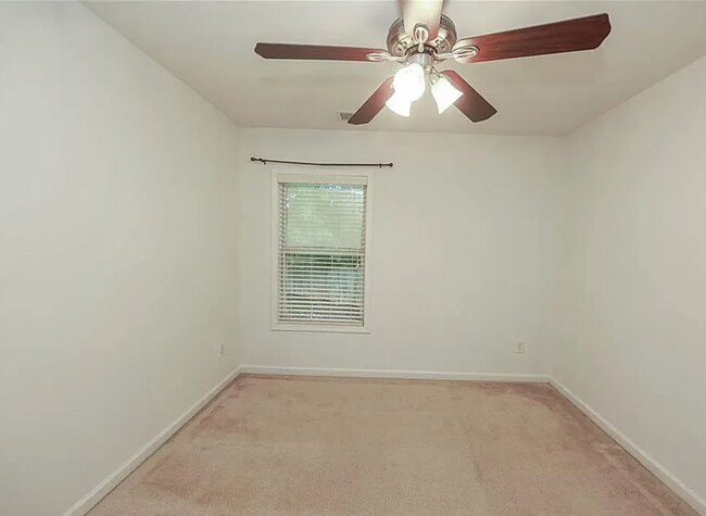 Building Photo - 5260 Sherwood Way