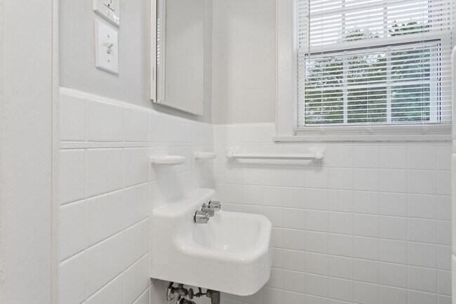 Building Photo - 127 Bell Ave