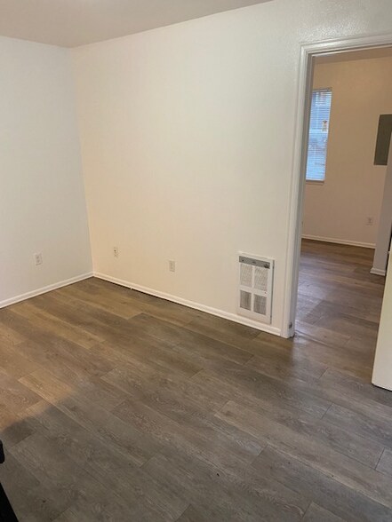 Building Photo - 551 S Sullivan St