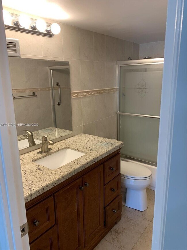 Building Photo - 9800 W Bay Harbor Dr