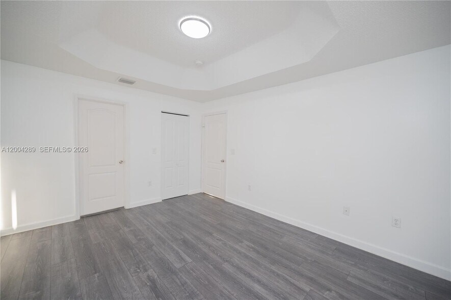 Building Photo - 5000 NW 116th Ct