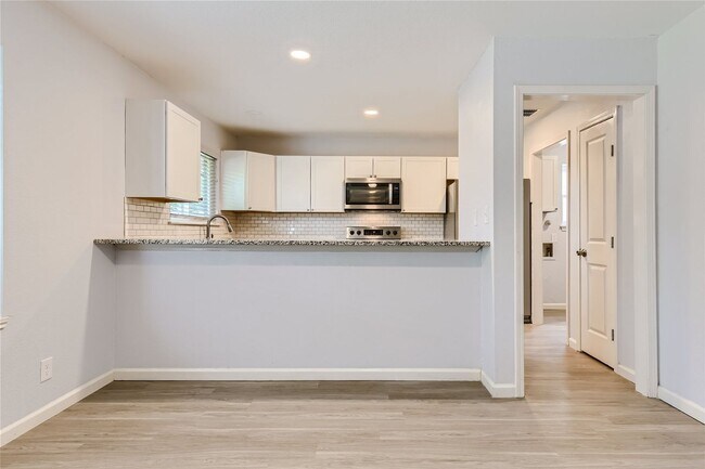 Building Photo - Stunning 4 bedroom for rent, mature trees,...