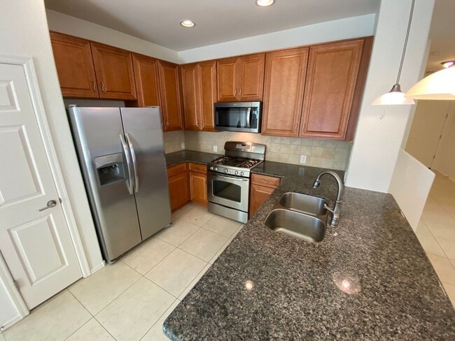 Building Photo - 2 Week Free Rent - Chandler Gem!