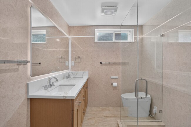 Building Photo - 2833 Sandbrook Ct