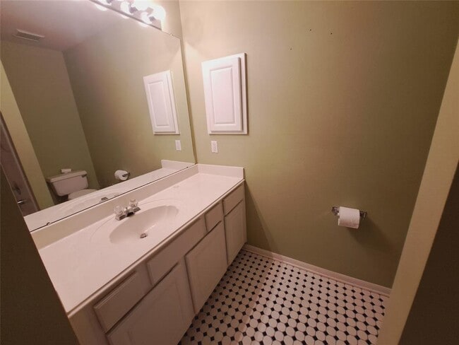 Building Photo - 3708 Bird House Dr