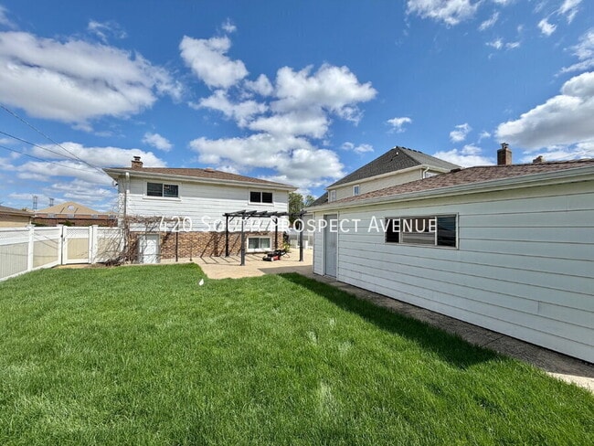 Building Photo - 420 S Prospect Ave