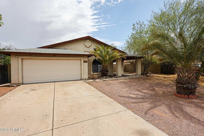 Building Photo - 6320 W Paradise Ln