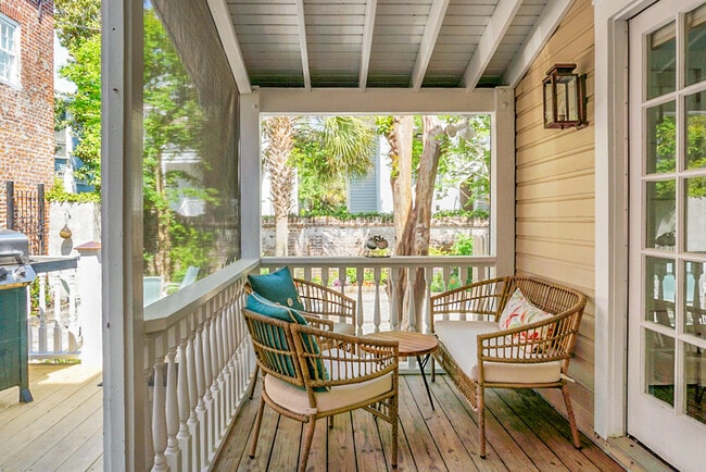 Building Photo - 6 Wentworth St