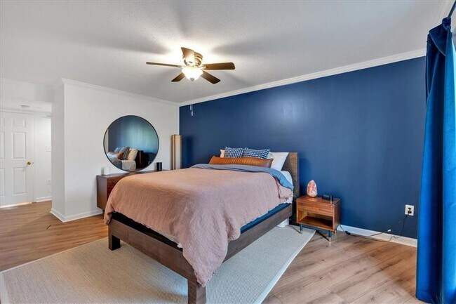 Building Photo - 25109 Plantation Dr NE