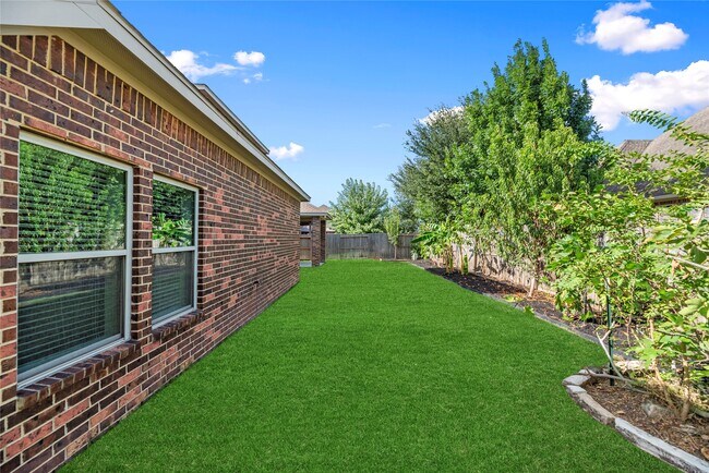 Building Photo - 10510 Trinity Springs Dr