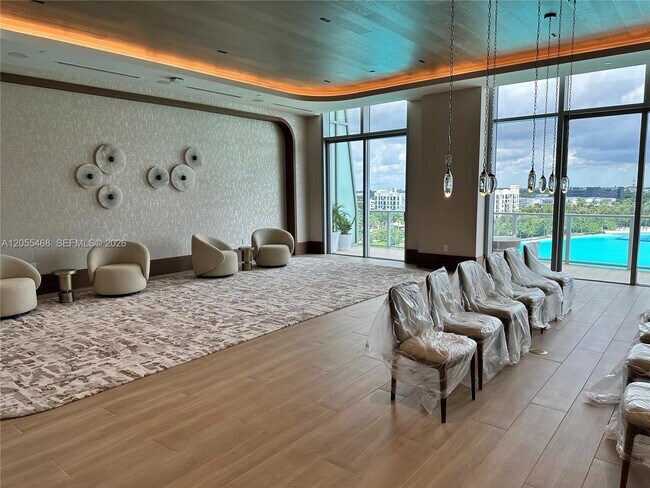 Building Photo - 2411 Laguna Cir