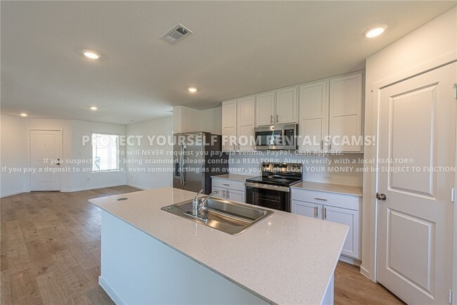 Building Photo - 605 Marsol St