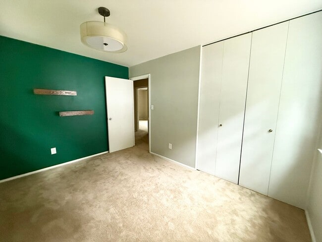 Building Photo - 4 Bedroom Colonial SFH - Reisterstown
