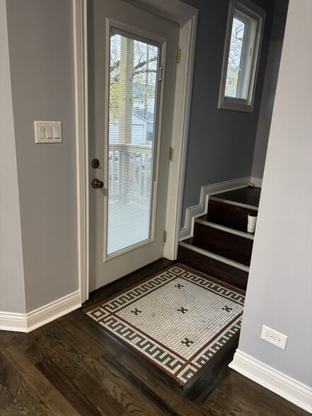 Building Photo - 3836 W Wabansia Ave