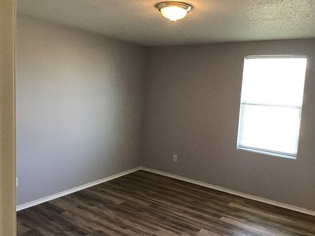 Building Photo - 1313 Cherokee Rose Ln