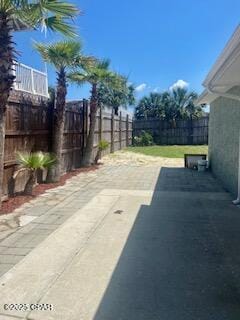 Building Photo - 5604 Beach Dr