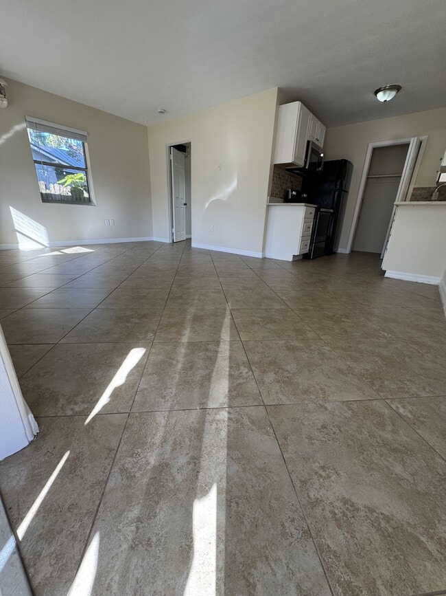 Building Photo - 1604 8th Ave W