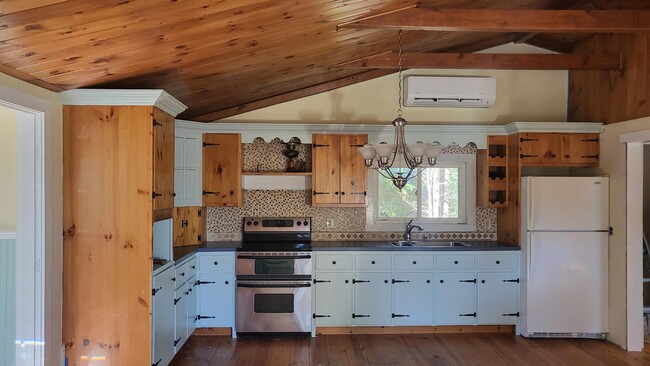 Building Photo - 18 Sawdy Pond Ave