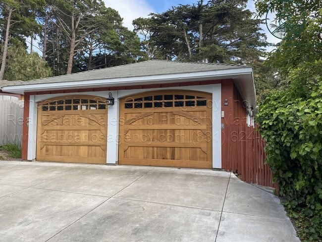Building Photo - Completely Remodeled One Bedroom Carmel Hi...