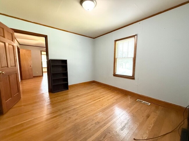 Building Photo - 517 Cedar Springs Rd