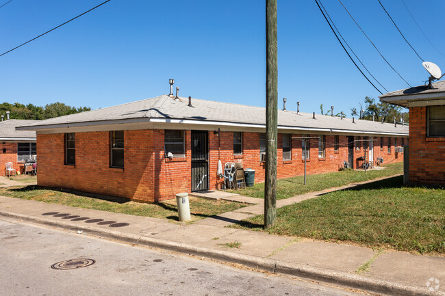Primary Photo - Norwood Plaza Apartments
