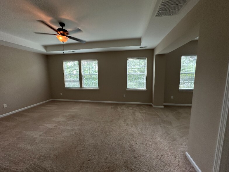 Building Photo - 109 Grayfox Dr