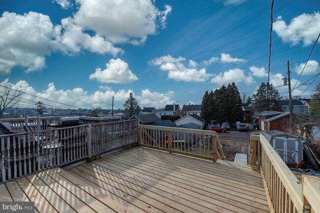 Building Photo - 220 Railroad Ave