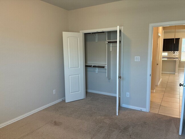 Building Photo - !! MOVE IN SPECIAL: Get 50% OFF!! 4BR/3BA House • In-Unit W/D • Attached Garage  • Backyard in Sa...