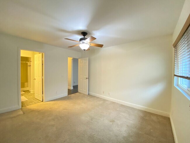 Building Photo - Spacious Two Bedroom featuring Ensuite Bathrooms! TWO ASSIGNED PARKING SPACES! Air Conditioning I...