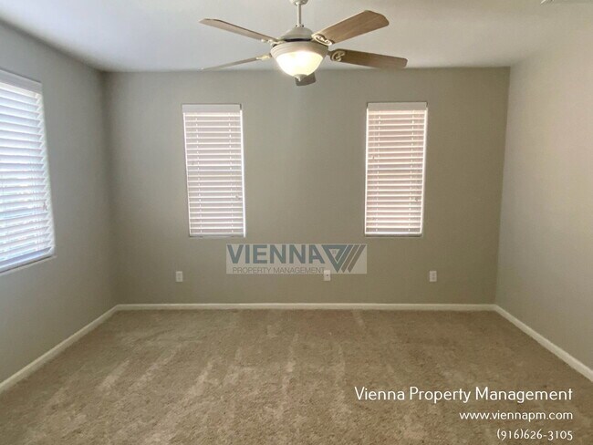 Building Photo - 131 Candela Cir
