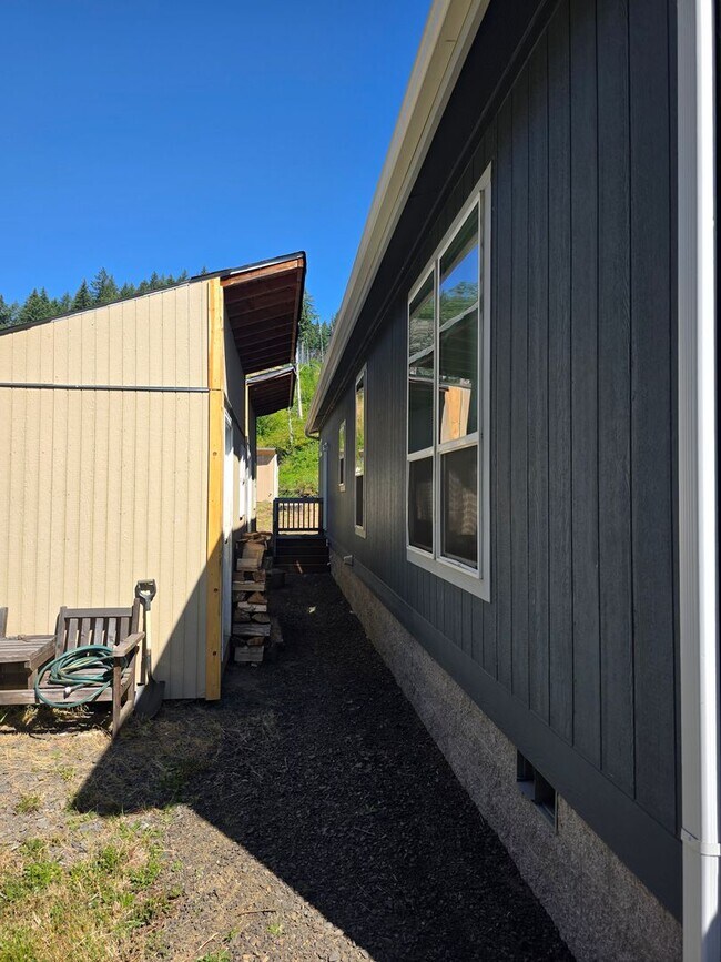 Building Photo - 45135 McKenzie Hwy