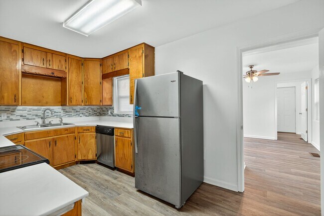 Building Photo - 236 S Lipona Rd