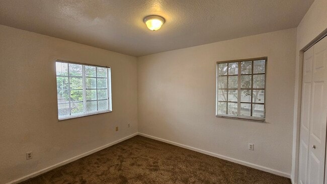 Building Photo - 2022 Island Dr