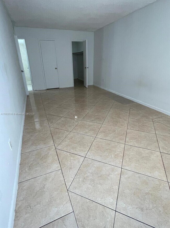 Building Photo - 494 NW 165th St