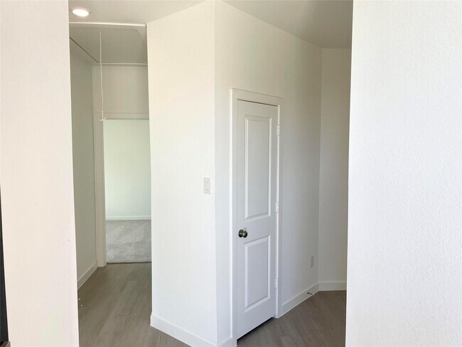Building Photo - 6423 Symphony Wave Dr