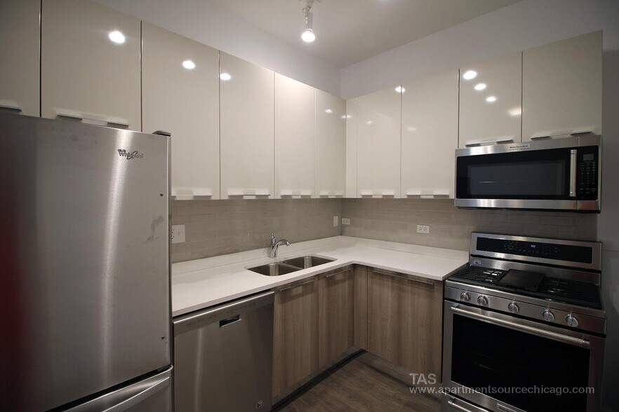 Primary Photo - 930 W Dakin St