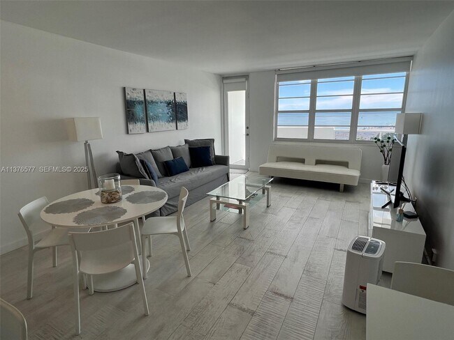 Building Photo - 100 Lincoln Rd